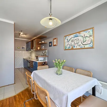 Apartman Bezo1 Apartment *